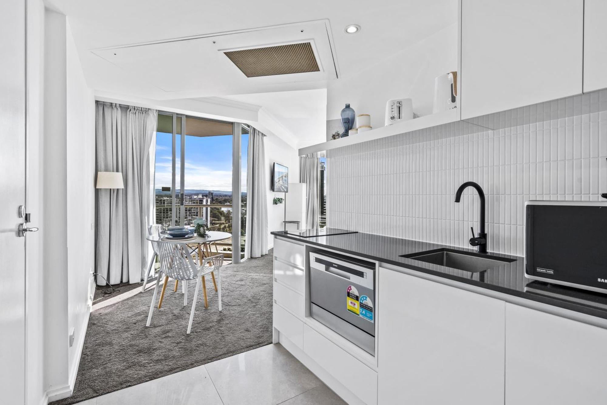 Legends Apartments - Qstay Gold Coast Buitenkant foto